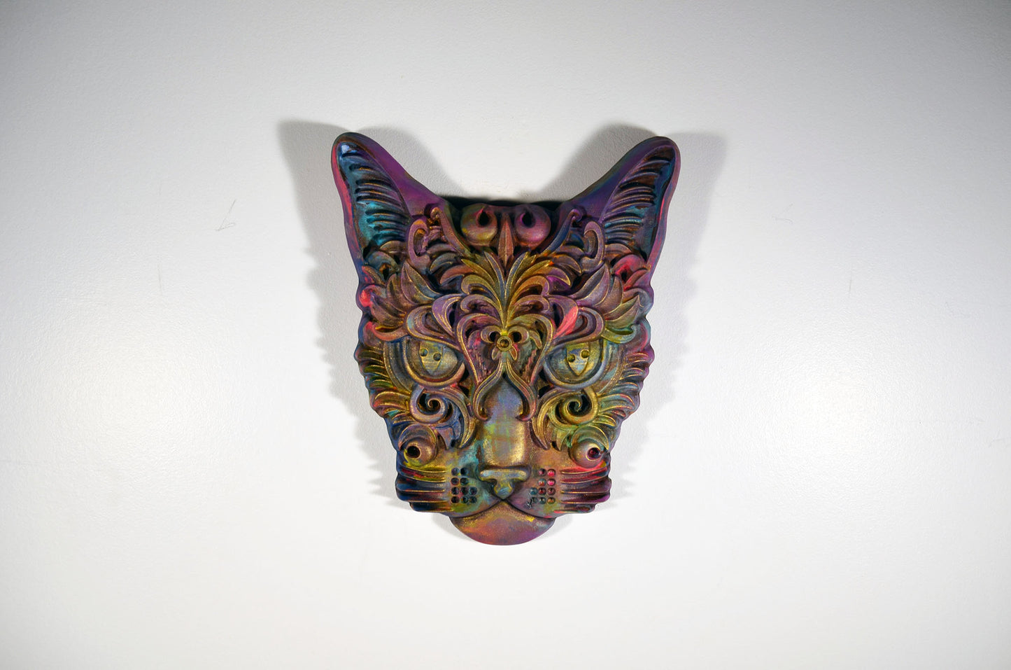 Cat face painted 3d wood carving