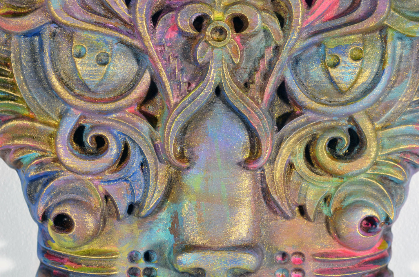 Cat face painted 3d wood carving
