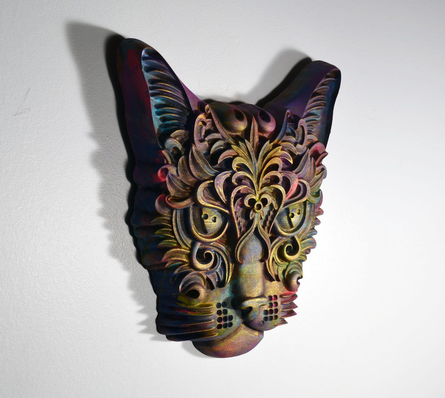 Cat face painted 3d wood carving