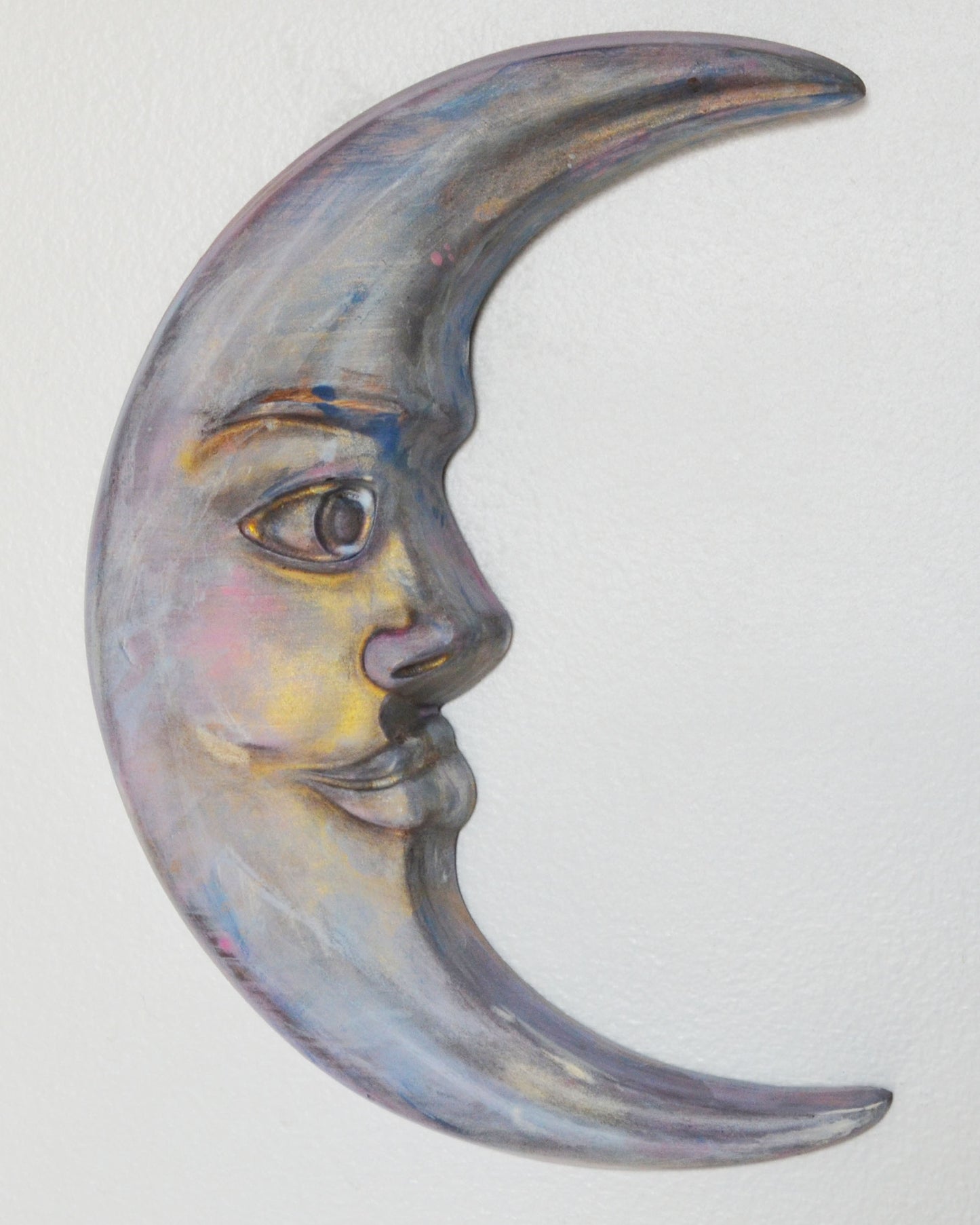 Crescent moon-shaped face with a neutral expression on a light gray background