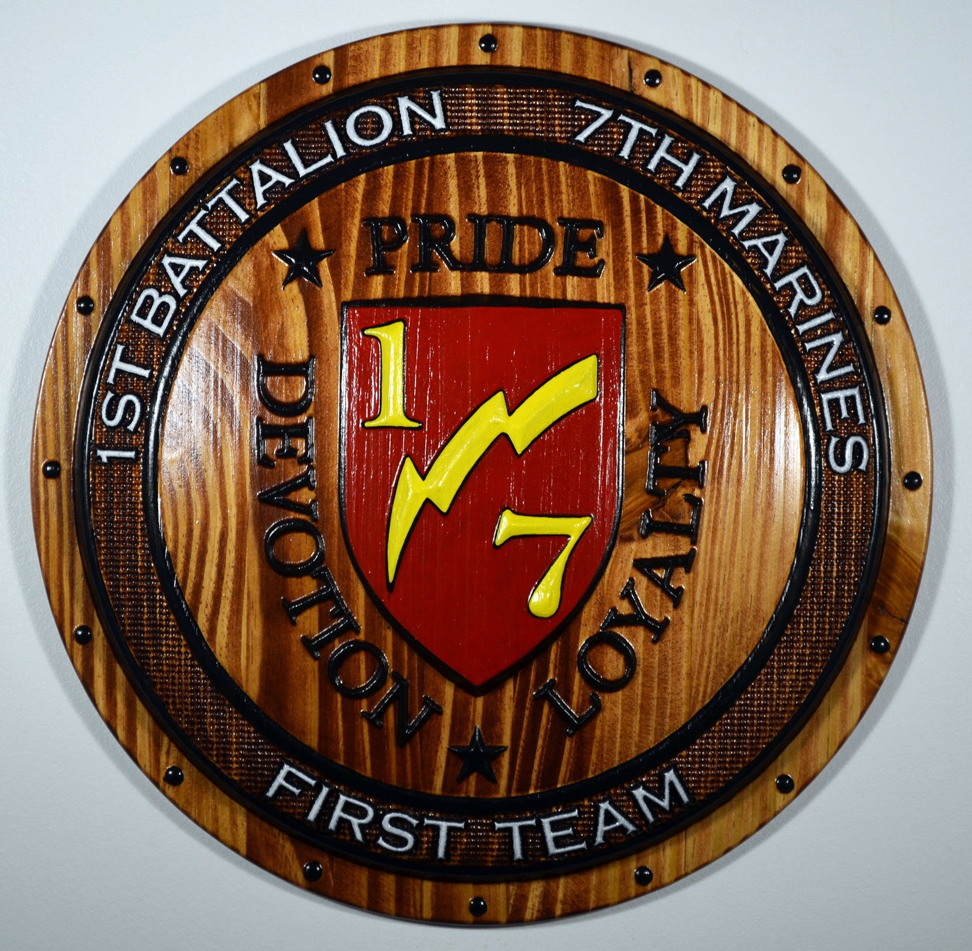 USMC 1st Battalion 7th Marines , 3d wood carving Painted Shield, military plaque