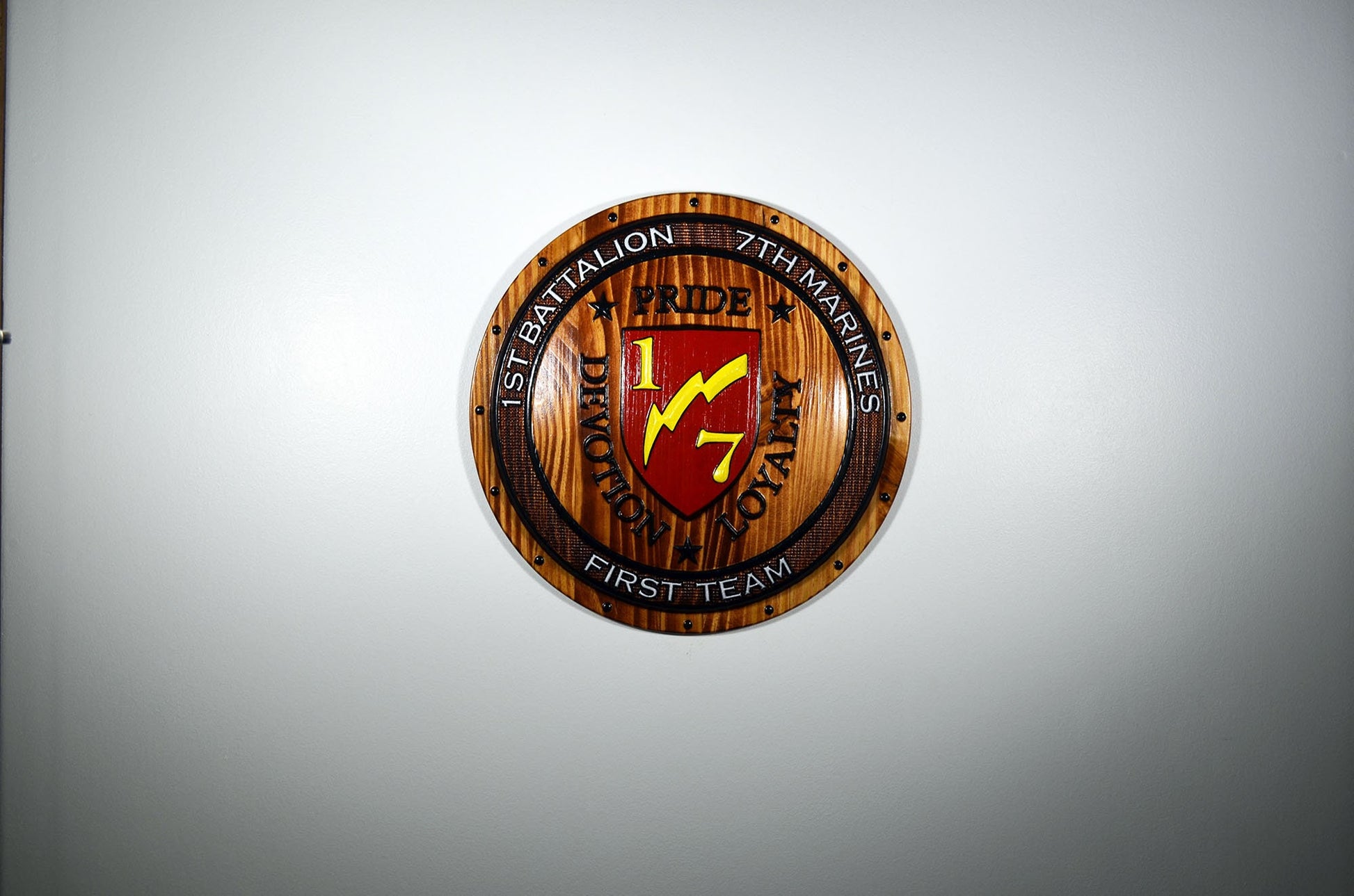 USMC 1st Battalion 7th Marines , 3d wood carving Painted Shield, military plaque